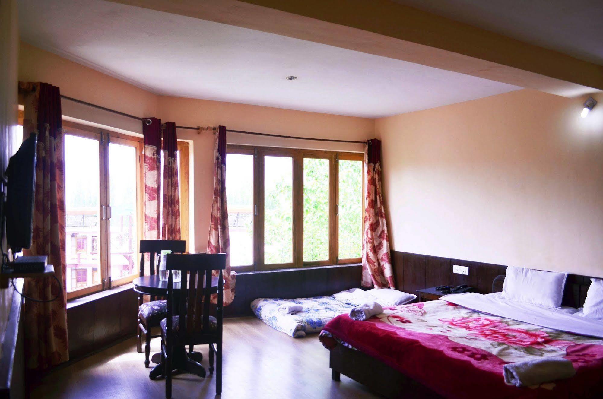 Beyond Stay - Kanika Himalayan View Лех Екстериор снимка